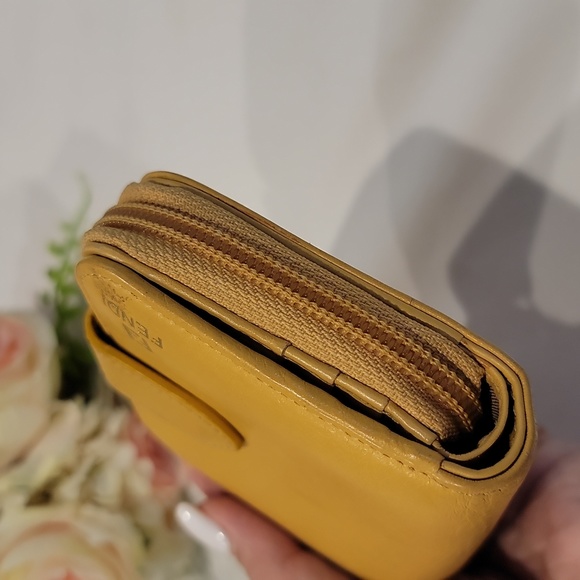 Authentic Fendi small compact wallet - Picture 4 of 12